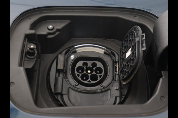 Mercedes-Benz CLA-Klasse 250e Luxury Line | Leder | Trekhaak | Carplay | Stoelverwarming | Widescreen | Camera | Stuurverwarming | Navigatie | Park Assist | Cruise control | PHEV | Plug In