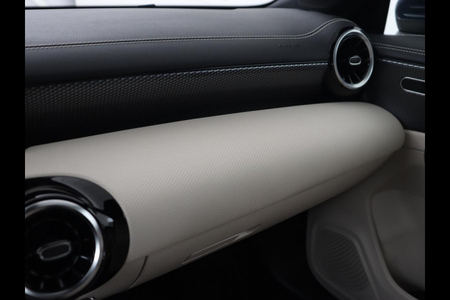 Mercedes-Benz CLA-Klasse 250e Luxury Line | Leder | Trekhaak | Carplay | Stoelverwarming | Widescreen | Camera | Stuurverwarming | Navigatie | Park Assist | Cruise control | PHEV | Plug In
