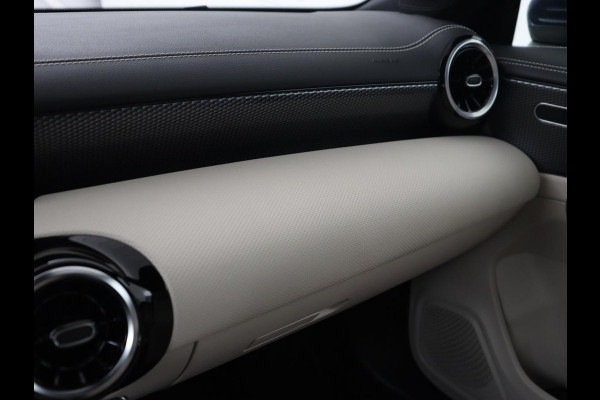Mercedes-Benz CLA-Klasse 250e Luxury Line | Leder | Trekhaak | Carplay | Stoelverwarming | Widescreen | Camera | Stuurverwarming | Navigatie | Park Assist | Cruise control | PHEV | Plug In