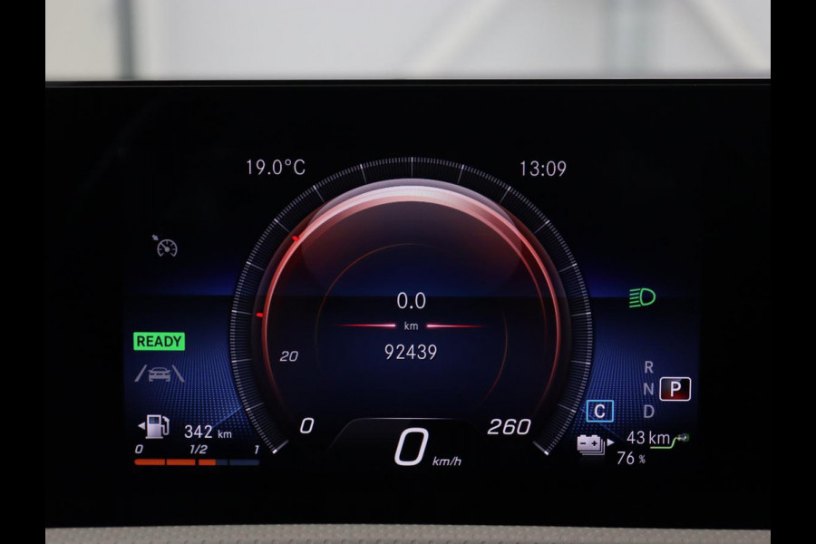 Mercedes-Benz CLA-Klasse 250e Luxury Line | Leder | Trekhaak | Carplay | Stoelverwarming | Widescreen | Camera | Stuurverwarming | Navigatie | Park Assist | Cruise control | PHEV | Plug In