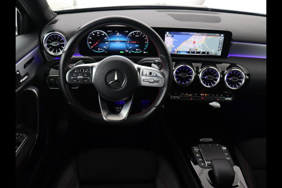Mercedes-Benz A-Klasse 250e AMG Limited | Panoramadak | Matrix LED | Keyless | Stoelverwarming | Memory | Camera | Navigatie | Leder/Alcantara | Sfeerverlichting | Park Assist | PHEV | Plug In