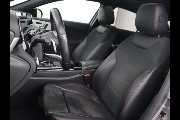 Mercedes-Benz A-Klasse 250e AMG Limited | Panoramadak | Matrix LED | Keyless | Stoelverwarming | Memory | Camera | Navigatie | Leder/Alcantara | Sfeerverlichting | Park Assist | PHEV | Plug In