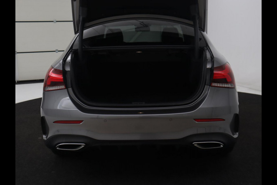 Mercedes-Benz A-Klasse 250e AMG Limited | Panoramadak | Matrix LED | Keyless | Stoelverwarming | Memory | Camera | Navigatie | Leder/Alcantara | Sfeerverlichting | Park Assist | PHEV | Plug In