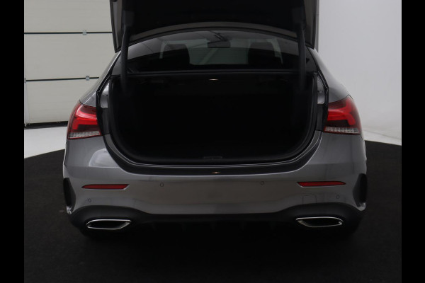 Mercedes-Benz A-Klasse 250e AMG Limited | Panoramadak | Matrix LED | Keyless | Stoelverwarming | Memory | Camera | Navigatie | Leder/Alcantara | Sfeerverlichting | Park Assist | PHEV | Plug In