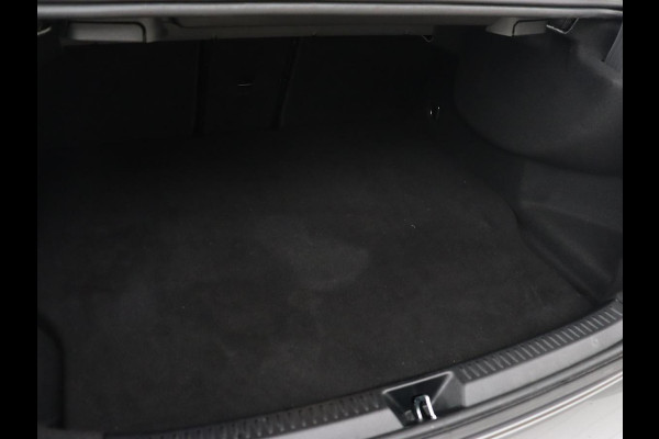 Mercedes-Benz A-Klasse 250e AMG Limited | Panoramadak | Matrix LED | Keyless | Stoelverwarming | Memory | Camera | Navigatie | Leder/Alcantara | Sfeerverlichting | Park Assist | PHEV | Plug In