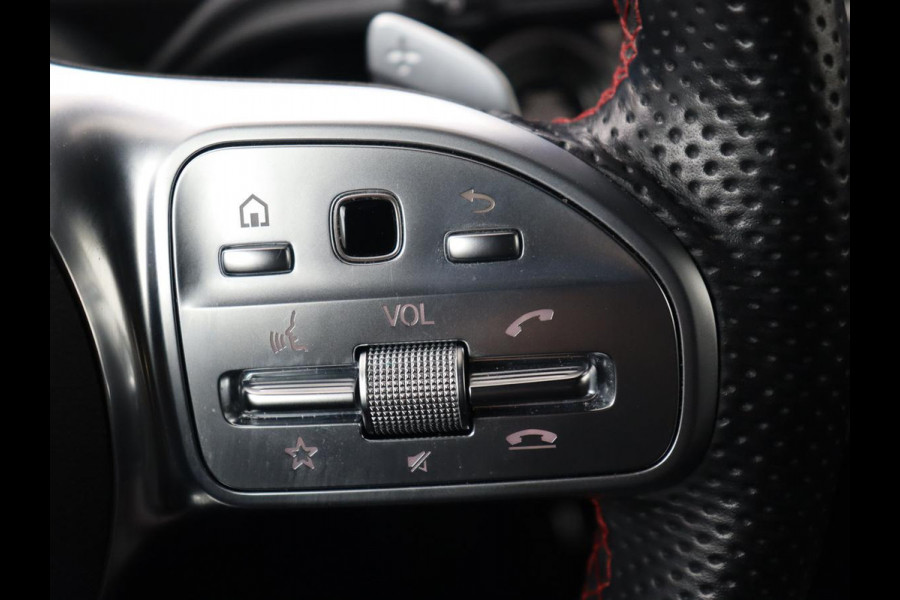Mercedes-Benz A-Klasse 250e AMG Limited | Panoramadak | Matrix LED | Keyless | Stoelverwarming | Memory | Camera | Navigatie | Leder/Alcantara | Sfeerverlichting | Park Assist | PHEV | Plug In