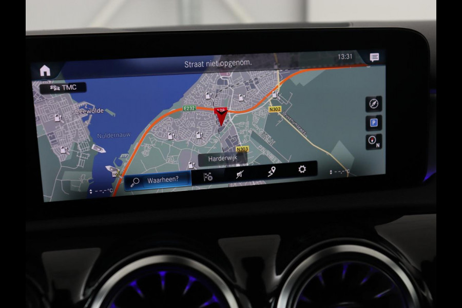 Mercedes-Benz A-Klasse 250e AMG Limited | Panoramadak | Matrix LED | Keyless | Stoelverwarming | Memory | Camera | Navigatie | Leder/Alcantara | Sfeerverlichting | Park Assist | PHEV | Plug In