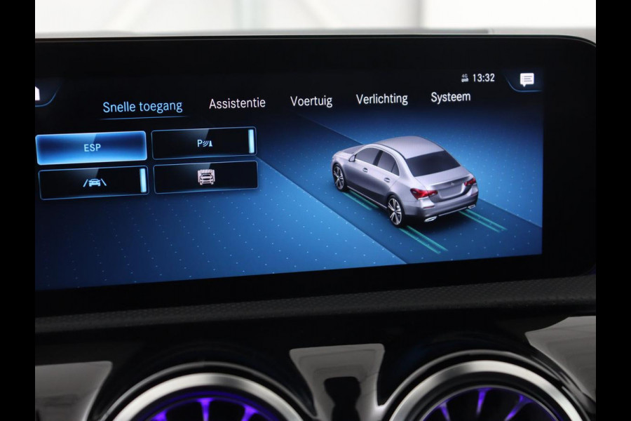 Mercedes-Benz A-Klasse 250e AMG Limited | Panoramadak | Matrix LED | Keyless | Stoelverwarming | Memory | Camera | Navigatie | Leder/Alcantara | Sfeerverlichting | Park Assist | PHEV | Plug In