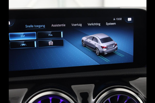 Mercedes-Benz A-Klasse 250e AMG Limited | Panoramadak | Matrix LED | Keyless | Stoelverwarming | Memory | Camera | Navigatie | Leder/Alcantara | Sfeerverlichting | Park Assist | PHEV | Plug In