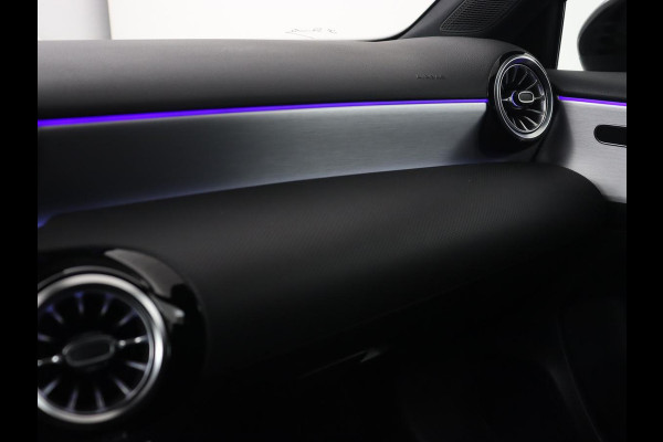 Mercedes-Benz A-Klasse 250e AMG Limited | Panoramadak | Matrix LED | Keyless | Stoelverwarming | Memory | Camera | Navigatie | Leder/Alcantara | Sfeerverlichting | Park Assist | PHEV | Plug In