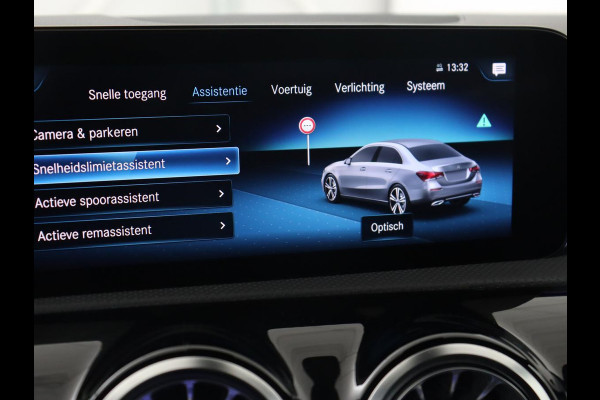 Mercedes-Benz A-Klasse 250e AMG Limited | Panoramadak | Matrix LED | Keyless | Stoelverwarming | Memory | Camera | Navigatie | Leder/Alcantara | Sfeerverlichting | Park Assist | PHEV | Plug In