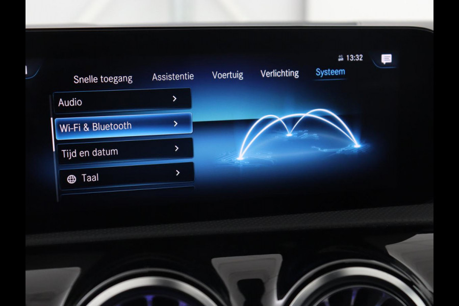 Mercedes-Benz A-Klasse 250e AMG Limited | Panoramadak | Matrix LED | Keyless | Stoelverwarming | Memory | Camera | Navigatie | Leder/Alcantara | Sfeerverlichting | Park Assist | PHEV | Plug In