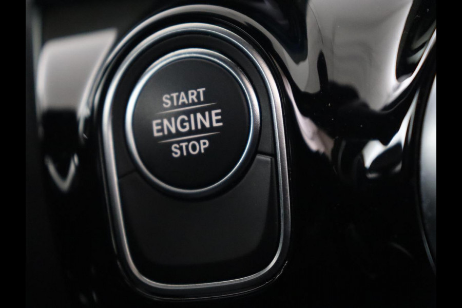 Mercedes-Benz A-Klasse 250e AMG Limited | Panoramadak | Matrix LED | Keyless | Stoelverwarming | Memory | Camera | Navigatie | Leder/Alcantara | Sfeerverlichting | Park Assist | PHEV | Plug In