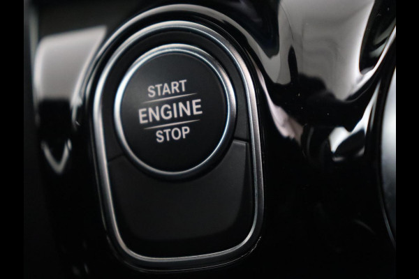 Mercedes-Benz A-Klasse 250e AMG Limited | Panoramadak | Matrix LED | Keyless | Stoelverwarming | Memory | Camera | Navigatie | Leder/Alcantara | Sfeerverlichting | Park Assist | PHEV | Plug In