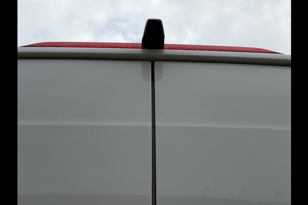 Volkswagen Crafter 35 2.0 TDI 141PK Euro 6 L3H3 CarPlay/cruise/camera/trekhaak