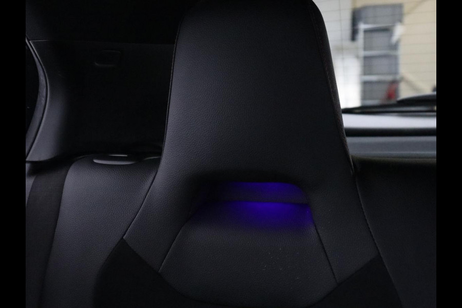 Mercedes-Benz A-Klasse 180 AMG | Adaptive cruise | Trekhaak | Stoelverwarming | Camera | Leder/Alcantara | Sfeerverlichting | Navigatie | Park Assist | Full LED | Climate control | Bluetooth