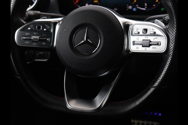Mercedes-Benz A-Klasse 180 AMG | Adaptive cruise | Trekhaak | Stoelverwarming | Camera | Leder/Alcantara | Sfeerverlichting | Navigatie | Park Assist | Full LED | Climate control | Bluetooth