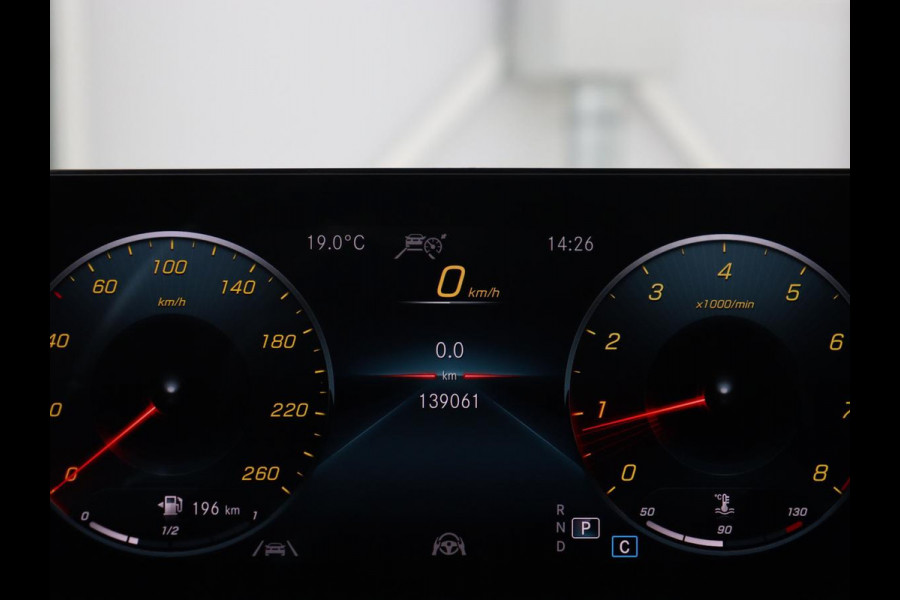 Mercedes-Benz A-Klasse 180 AMG | Adaptive cruise | Trekhaak | Stoelverwarming | Camera | Leder/Alcantara | Sfeerverlichting | Navigatie | Park Assist | Full LED | Climate control | Bluetooth