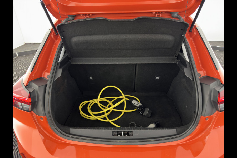 Opel CORSA-E Elegance 50 kWh [ 3-Fase ] {SOH-94%} (INCL-BTW) Aut. *FULL-LED | DIGI-COCKPIT | LEATHER-MICROFIBRE | NAVI-FULLMAP |  CAMERA | CARPLAY | ECC | KEYLESS | CRUISE | DAB | LANE-ASSIST | PDC | SPORT-SEATS | PRIVACY-GLASS | 16"ALU*