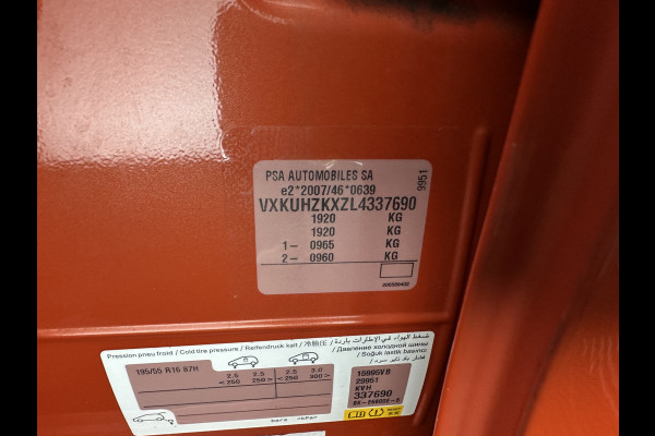 Opel CORSA-E Elegance 50 kWh [ 3-Fase ] {SOH-94%} (INCL-BTW) Aut. *FULL-LED | DIGI-COCKPIT | LEATHER-MICROFIBRE | NAVI-FULLMAP |  CAMERA | CARPLAY | ECC | KEYLESS | CRUISE | DAB | LANE-ASSIST | PDC | SPORT-SEATS | PRIVACY-GLASS | 16"ALU*