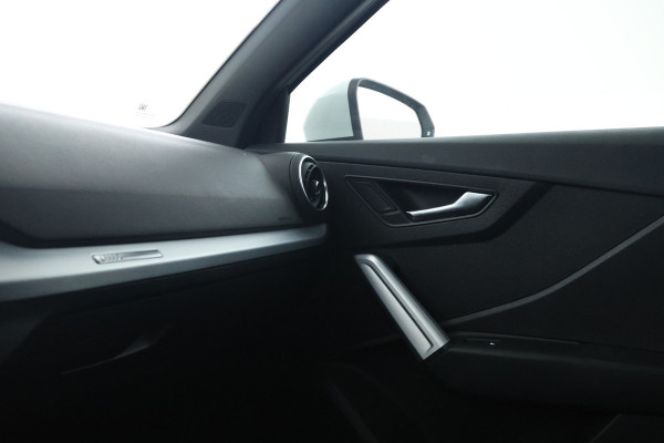 Audi Q2 30 TFSI Sport S-line! Leer, Alles in kleur!