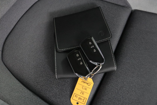 Volkswagen ID.3 First Max 58 kWh|Pano|LED matrix|SOH 91%|Stoelverwarming