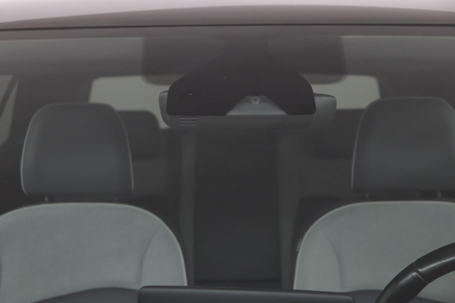 Volkswagen ID.3 First Max 58 kWh|Pano|LED matrix|SOH 91%|Stoelverwarming