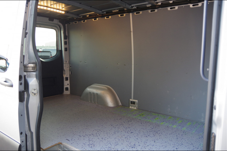 Mercedes-Benz Sprinter 317 1.9 L2H1 AUT. LED, 3.5T TREKHAAK, STANDKACHEL, CAMERA, NAVI, CRUISE, CLIMA