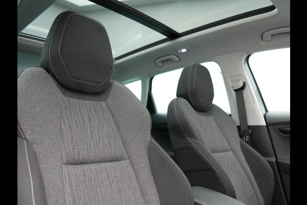 Škoda Karoq 1.0 TSI Style DSG116pk Dealer O.H. | Trekhaak Af Fabriek | Panodak | Camera | Apple Carplay | Sportstoelen Verwarmd  | Navigatie | Keyless | Cruise Control | DAB |