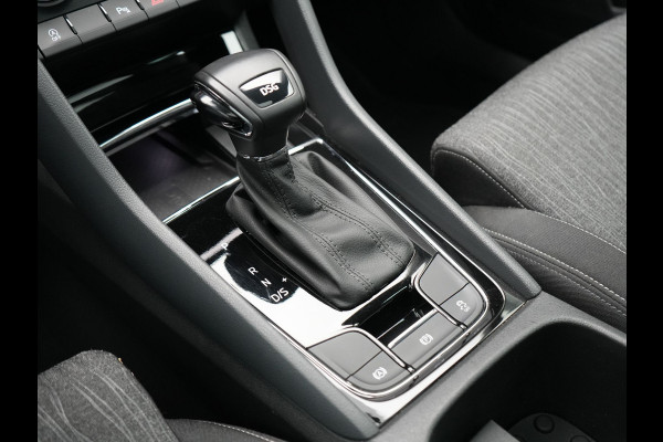 Škoda Karoq 1.0 TSI Style DSG116pk Dealer O.H. | Trekhaak Af Fabriek | Panodak | Camera | Apple Carplay | Sportstoelen Verwarmd  | Navigatie | Keyless | Cruise Control | DAB |