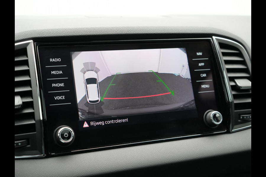 Škoda Karoq 1.0 TSI Style DSG116pk Dealer O.H. | Trekhaak Af Fabriek | Panodak | Camera | Apple Carplay | Sportstoelen Verwarmd  | Navigatie | Keyless | Cruise Control | DAB |