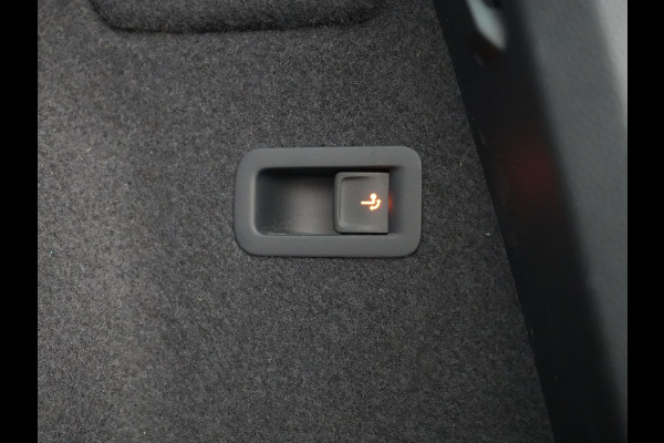 Škoda Karoq 1.0 TSI Style DSG116pk Dealer O.H. | Trekhaak Af Fabriek | Panodak | Camera | Apple Carplay | Sportstoelen Verwarmd  | Navigatie | Keyless | Cruise Control | DAB |