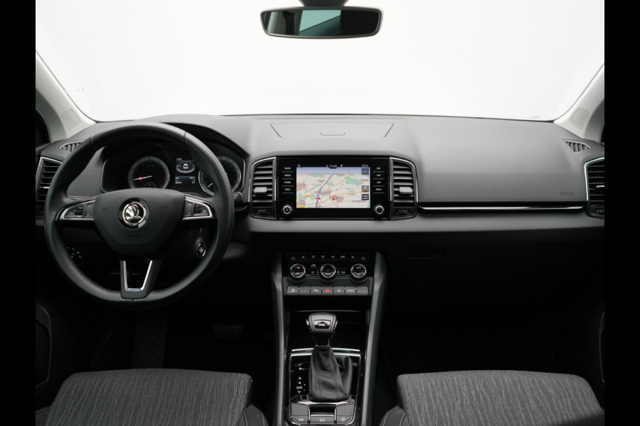 Škoda Karoq 1.0 TSI Style DSG116pk Dealer O.H. | Trekhaak Af Fabriek | Panodak | Camera | Apple Carplay | Sportstoelen Verwarmd  | Navigatie | Keyless | Cruise Control | DAB |