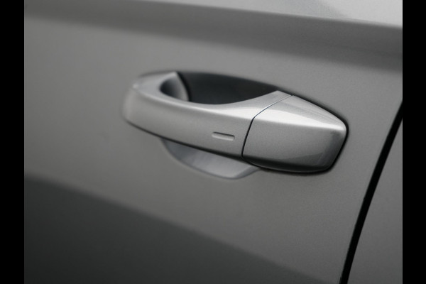 Škoda Karoq 1.0 TSI Style DSG116pk Dealer O.H. | Trekhaak Af Fabriek | Panodak | Camera | Apple Carplay | Sportstoelen Verwarmd  | Navigatie | Keyless | Cruise Control | DAB |