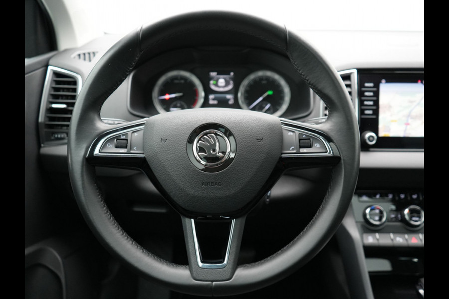 Škoda Karoq 1.0 TSI Style DSG116pk Dealer O.H. | Trekhaak Af Fabriek | Panodak | Camera | Apple Carplay | Sportstoelen Verwarmd  | Navigatie | Keyless | Cruise Control | DAB |