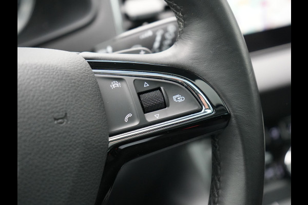 Škoda Karoq 1.0 TSI Style DSG116pk Dealer O.H. | Trekhaak Af Fabriek | Panodak | Camera | Apple Carplay | Sportstoelen Verwarmd  | Navigatie | Keyless | Cruise Control | DAB |