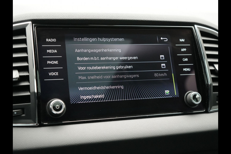 Škoda Karoq 1.0 TSI Style DSG116pk Dealer O.H. | Trekhaak Af Fabriek | Panodak | Camera | Apple Carplay | Sportstoelen Verwarmd  | Navigatie | Keyless | Cruise Control | DAB |