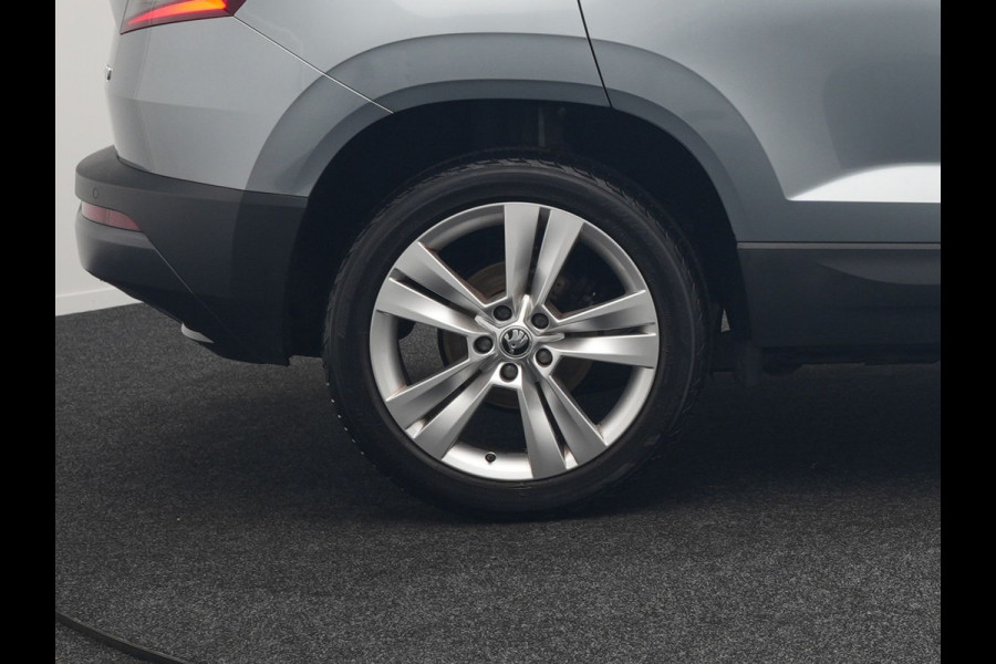 Škoda Karoq 1.0 TSI Style DSG116pk Dealer O.H. | Trekhaak Af Fabriek | Panodak | Camera | Apple Carplay | Sportstoelen Verwarmd  | Navigatie | Keyless | Cruise Control | DAB |
