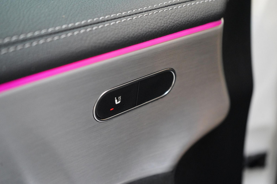 Mercedes-Benz A-Klasse 250 e | AMG Pakket | Panoramadak | Sportstoelen | Sfeerverlichting