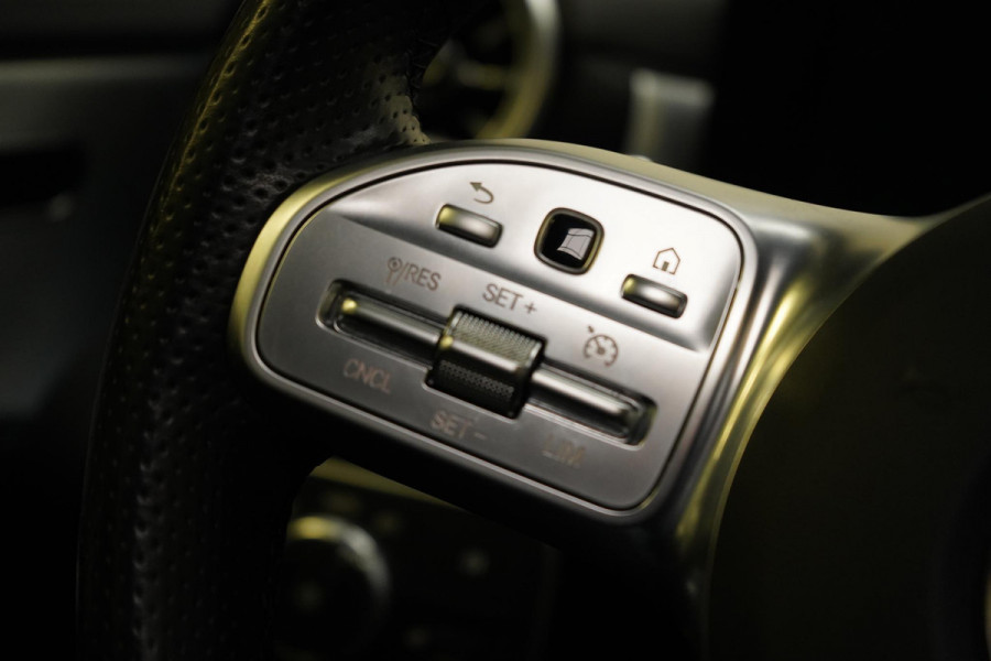 Mercedes-Benz A-Klasse 250 e | AMG Pakket | Panoramadak | Sportstoelen | Sfeerverlichting