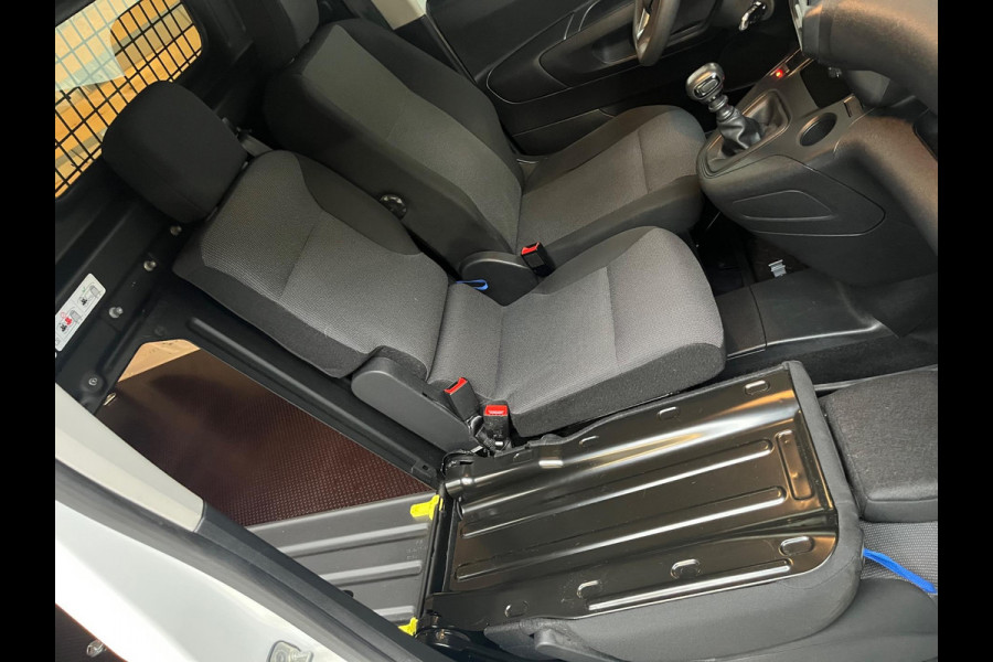 Opel Combo 1.5D 100pk euro6 L1H1 Edition 3persoons, Airco, Camera, CruiseControl, Navigatie, Trekhaak, RIJKLAARPRIJS!