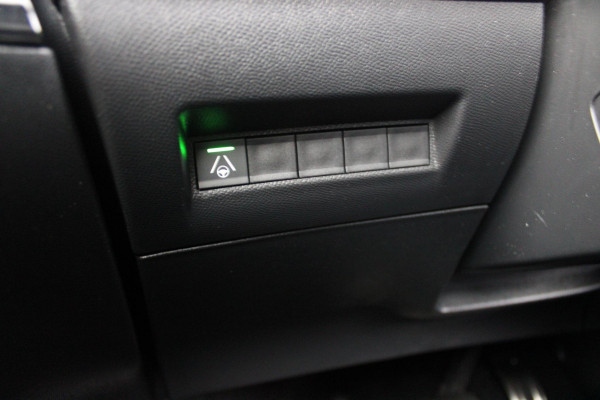 Peugeot 2008 1.2 130PK AUTOMAAT GT PACK | ALCANTARA/LEDEREN BEKLEDING | ELEKTRISCH BEDIENBARE BESTUURDERSSTOEL | STOEL VERWARMING | MASSAGE STOELEN | NAVIGATIE | FULL LED KOPLAMPEN | DRAADLOZE APPLE CARPLAY/ANDROID AUTO | ADAPTIVE CRUISE CONTROL | CAMERA VOOR + ACHTER | CLIMATE CONTROL | LICHTMETALEN VELGEN 17" | KEYLESS ENTRY/START | DAB+ RADIO |DODEHOEK DETECTIE | PARKEERSENSOREN VOOR + ACHTER |