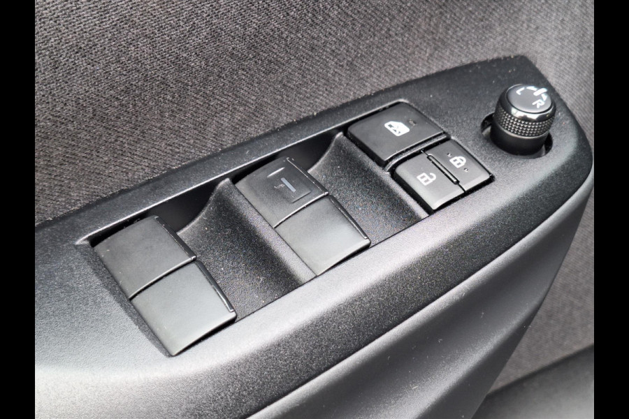 Toyota Yaris Cross 1.5 Hybrid Dynamic | Smart connect, 17 inch, Apple Carplay/Android auto, Keyless, Startknop, Privacy glass