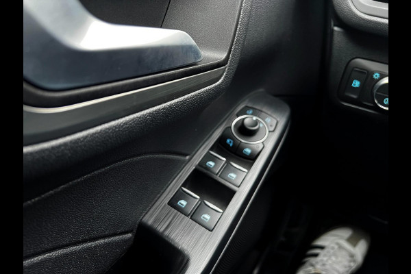 Ford Kuga 2.5 PHEV Titanium Carplay_Camera_1ste eign