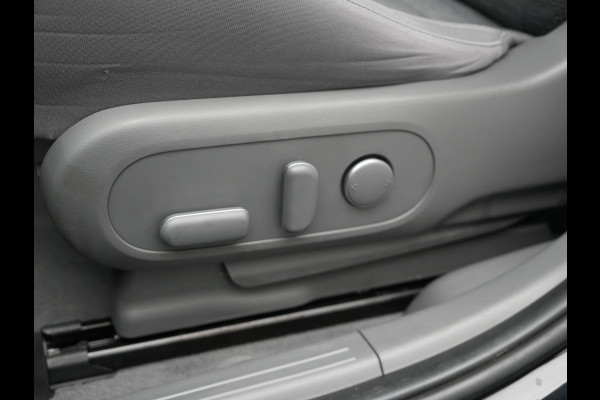Hyundai IONIQ 5 Connect 58 kWh 170pk Dealer O.H. | Adaptive Cruise | Camera | Stoelen & Stuur Verwarmd | Apple Carplay | Navigatie | Virtual | Blis | DAB |