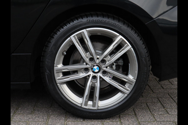 BMW 1-serie 118i High Executive M Sport Pakket Automaat / Live Cockpit Professional / Leder / Hifi / Stoelverwarming / 17 Inch / Adaptieve LED-koplamp / DAB / Parkeersensoren / Lichtpakket