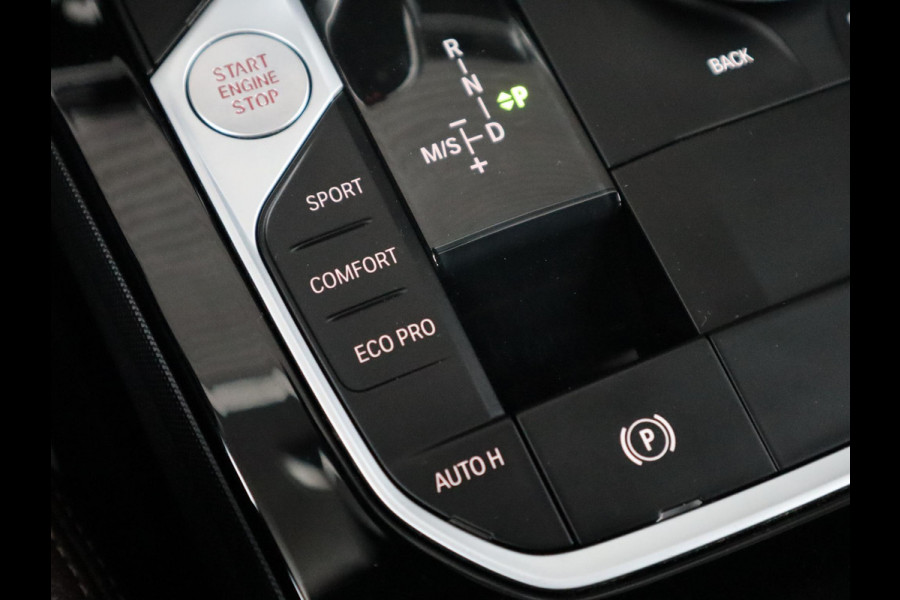 BMW 1-serie 118i High Executive M Sport Pakket Automaat / Live Cockpit Professional / Leder / Hifi / Stoelverwarming / 17 Inch / Adaptieve LED-koplamp / DAB / Parkeersensoren / Lichtpakket