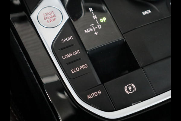 BMW 1-serie 118i High Executive M Sport Pakket Automaat / Live Cockpit Professional / Leder / Hifi / Stoelverwarming / 17 Inch / Adaptieve LED-koplamp / DAB / Parkeersensoren / Lichtpakket