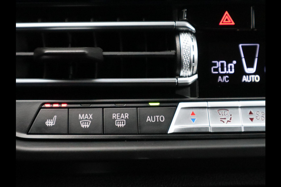 BMW 1-serie 118i High Executive M Sport Pakket Automaat / Live Cockpit Professional / Leder / Hifi / Stoelverwarming / 17 Inch / Adaptieve LED-koplamp / DAB / Parkeersensoren / Lichtpakket