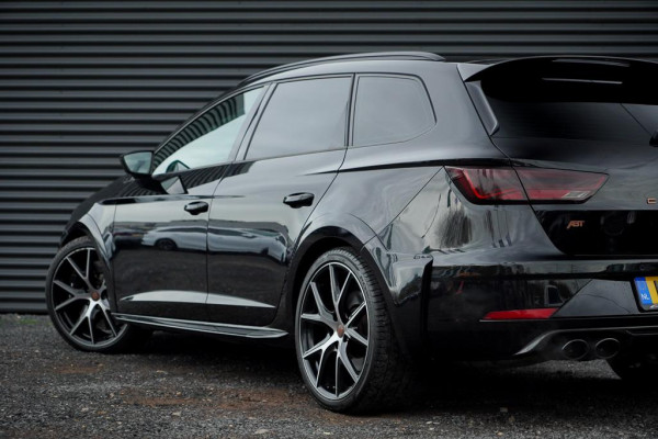 Seat León ST 2.0 TSI 4DRIVE CUPRA R Ultimate Edition / Pano / Carplay